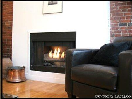 Boston Christopher Phòng bức ảnh